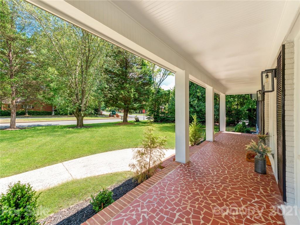 1118 Lansdowne Road Charlotte, NC 28270 - Photo 4 of 37 Gallery Image 4