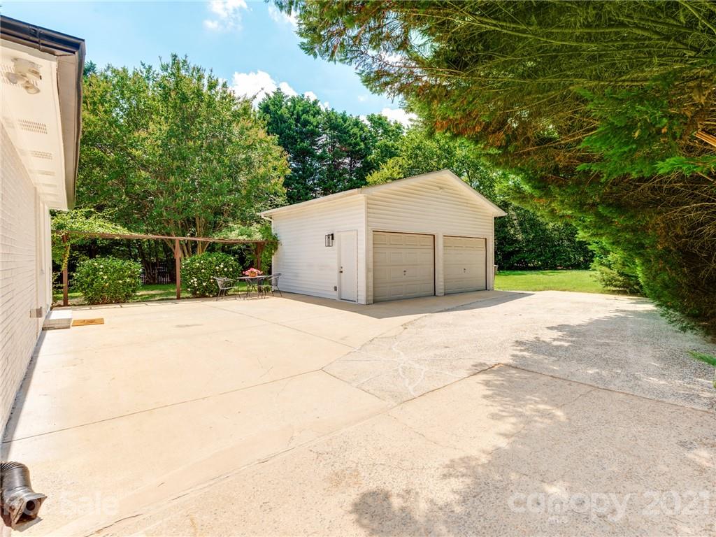 1118 Lansdowne Road Charlotte, NC 28270 - Photo 31 of 37 Gallery Image 31