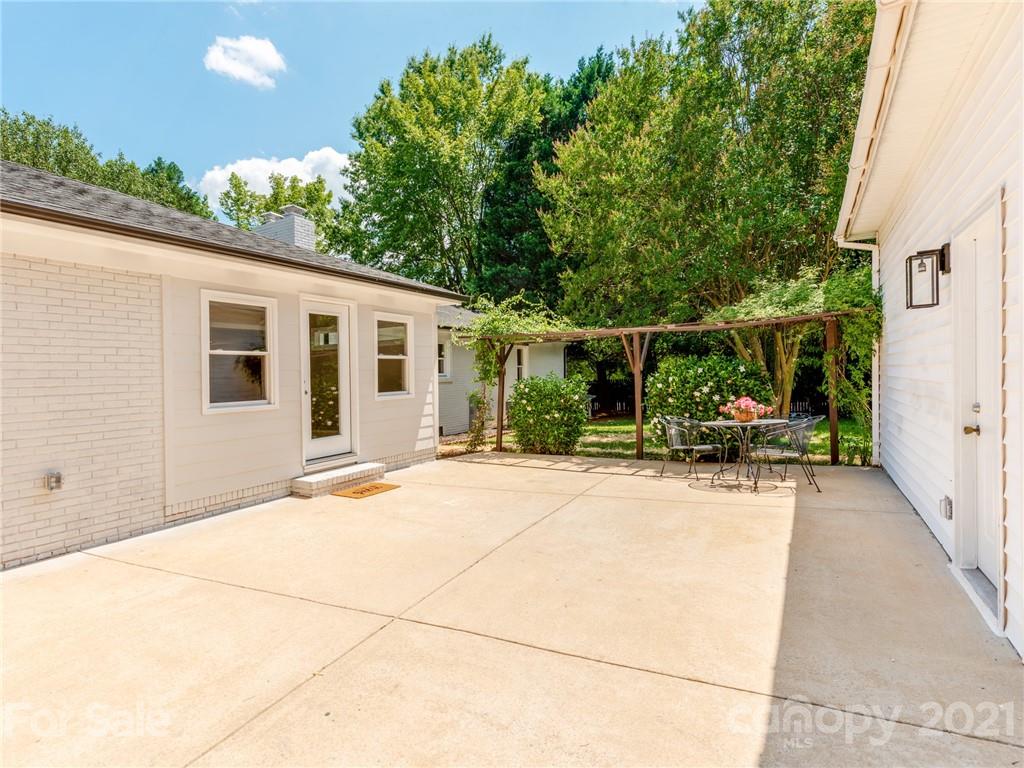 1118 Lansdowne Road Charlotte, NC 28270 - Photo 32 of 37 Gallery Image 32
