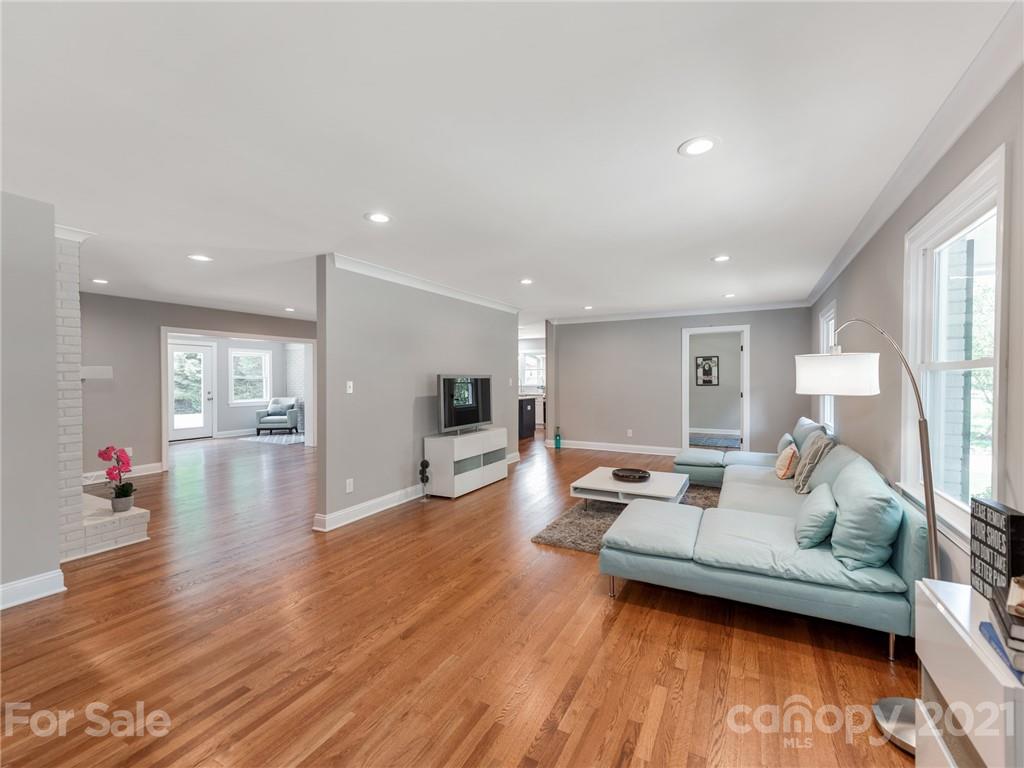 1118 Lansdowne Road Charlotte, NC 28270 - Photo 5 of 37 Gallery Image 5