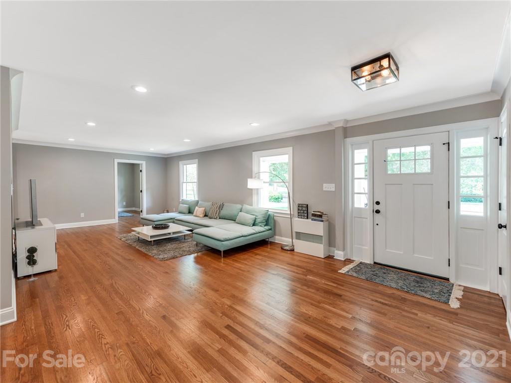 1118 Lansdowne Road Charlotte, NC 28270 - Photo 6 of 37 Gallery Image 6