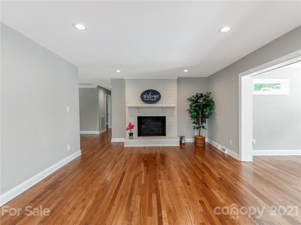 1118 Lansdowne Road Charlotte, NC 28270 - Photo 8 of 37 Gallery Image 8