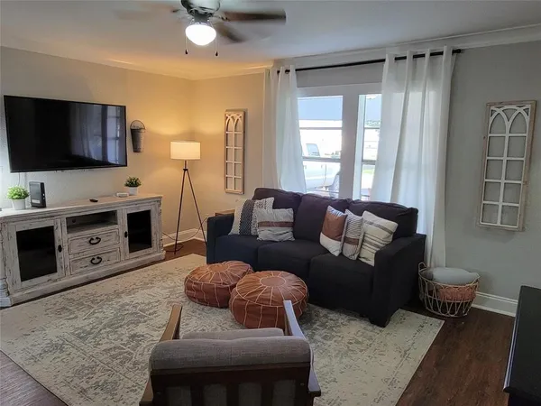 $2,100 | 203 West Oak Street, Celina, TX 75009