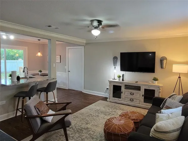 $2,100 | 203 West Oak Street, Celina, TX 75009