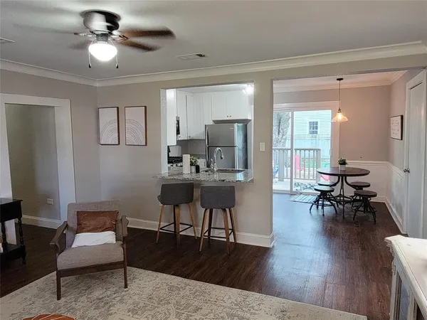 $2,100 | 203 West Oak Street, Celina, TX 75009