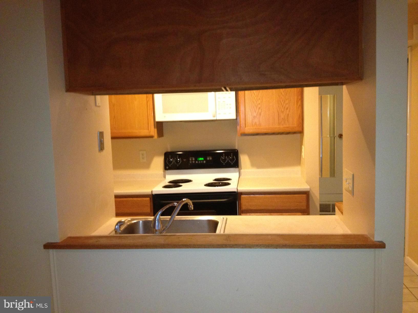 5805 Royal Ridge Drive, Unit D Springfield, VA 22152 - Photo 3 of 15 Kitchen