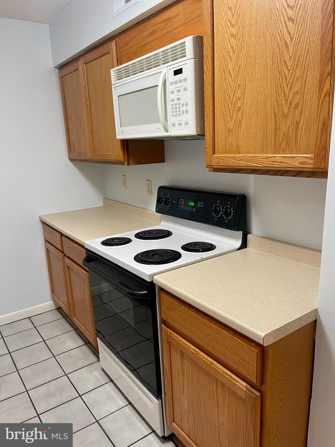 5805 Royal Ridge Drive, Unit D Springfield, VA 22152 - Photo 4 of 15 Kitchen