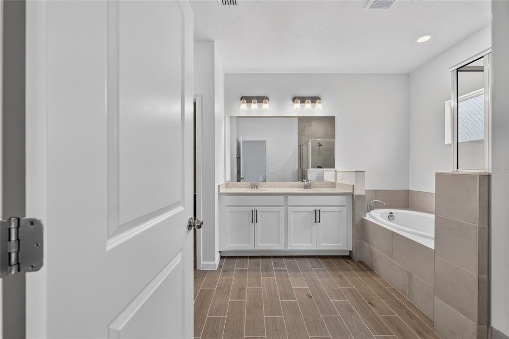 8846 Southwest 69th Terrace Ocala, FL 34476 - Photo 3 of 42