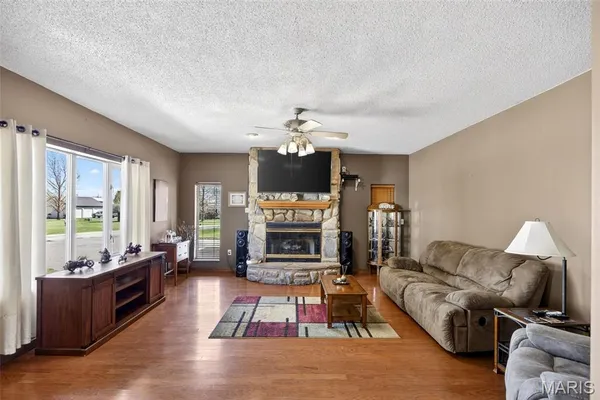 $243,900 | 115 Carroll Drive, Clarksville, MO 63336