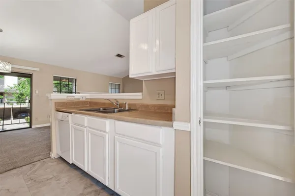 $1,400 | 2211 South Kirkwood Road, Unit 43, Houston, TX 77077
