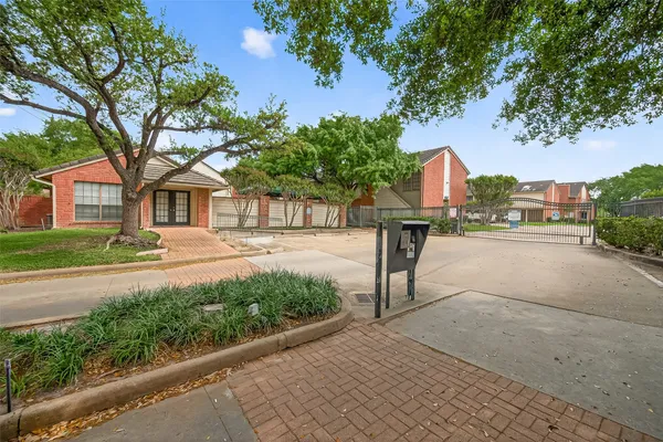 $1,400 | 2211 South Kirkwood Road, Unit 43, Houston, TX 77077