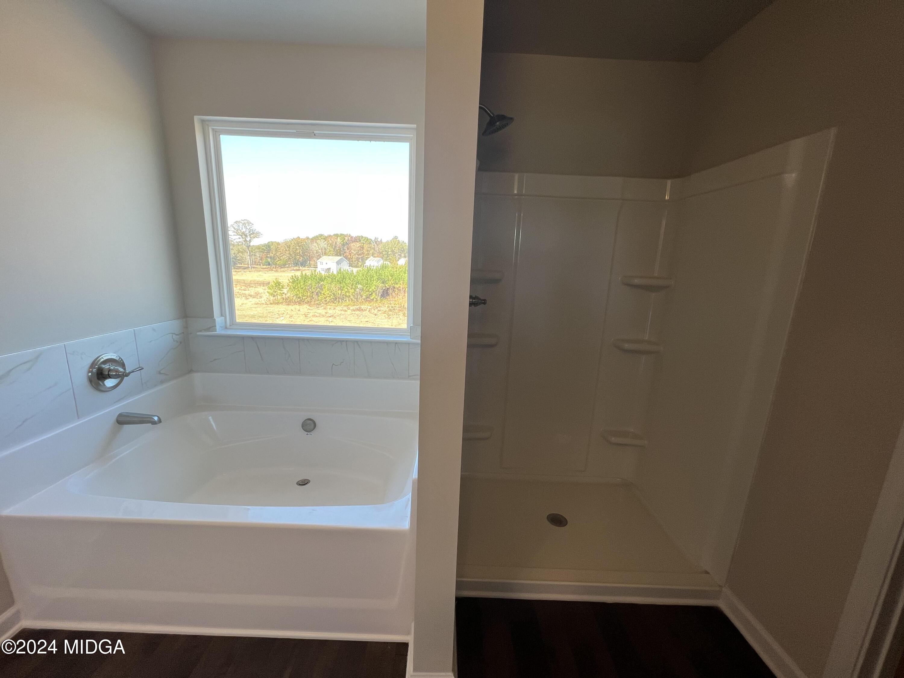183 Sanders Road Macon, GA 31210 - Photo 29 of 44 a bathroom with a bathtub