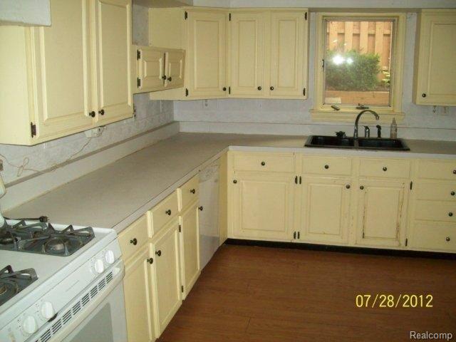 9017 Riverside Drive Brighton, MI 48116 - Photo 6 of 9 7-28-12 027.jpg