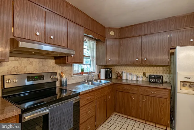 $325,000 | 207 Laurel Avenue, Hamburg, PA 19526