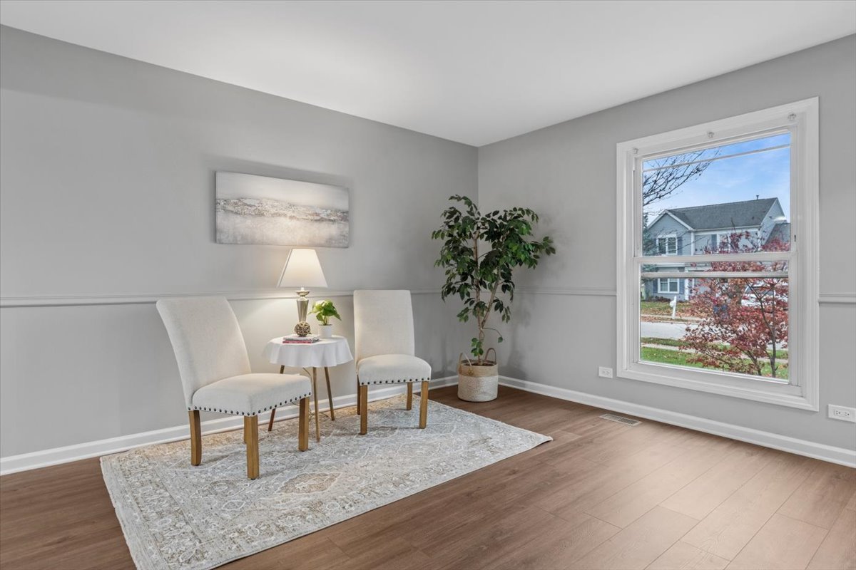 3131 Portland Court Aurora, IL 60504 - Photo 3 of 20 a living room with furniture and a painting on the wall