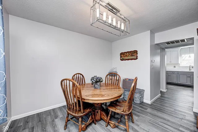 $349,900 | 555 Hyannis Drive, Avon, IN 46123