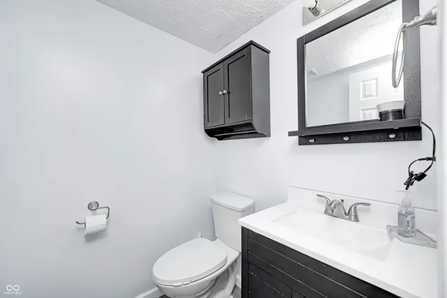 $349,900 | 555 Hyannis Drive, Avon, IN 46123