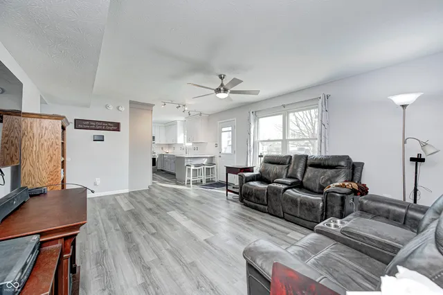 $349,900 | 555 Hyannis Drive, Avon, IN 46123