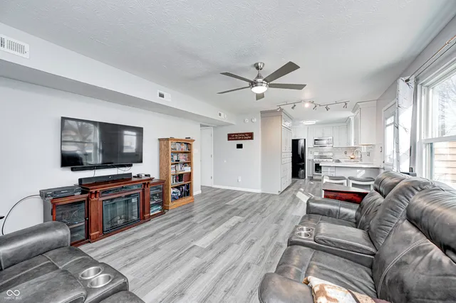 $349,900 | 555 Hyannis Drive, Avon, IN 46123