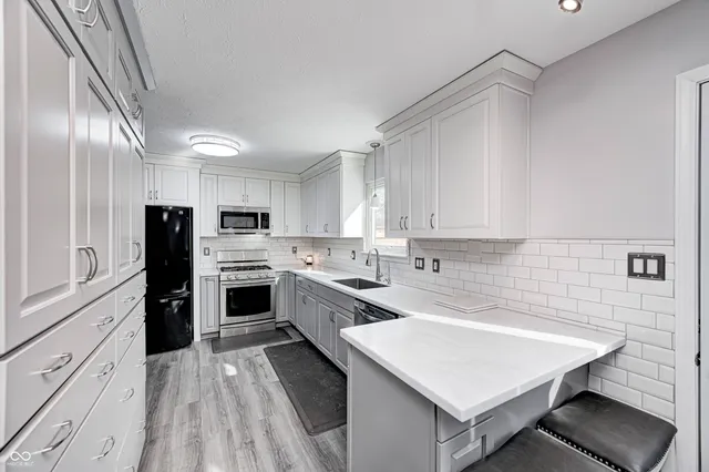 $349,900 | 555 Hyannis Drive, Avon, IN 46123