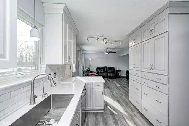 $349,900 | 555 Hyannis Drive, Avon, IN 46123