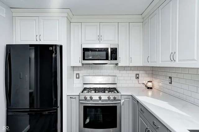 $349,900 | 555 Hyannis Drive, Avon, IN 46123