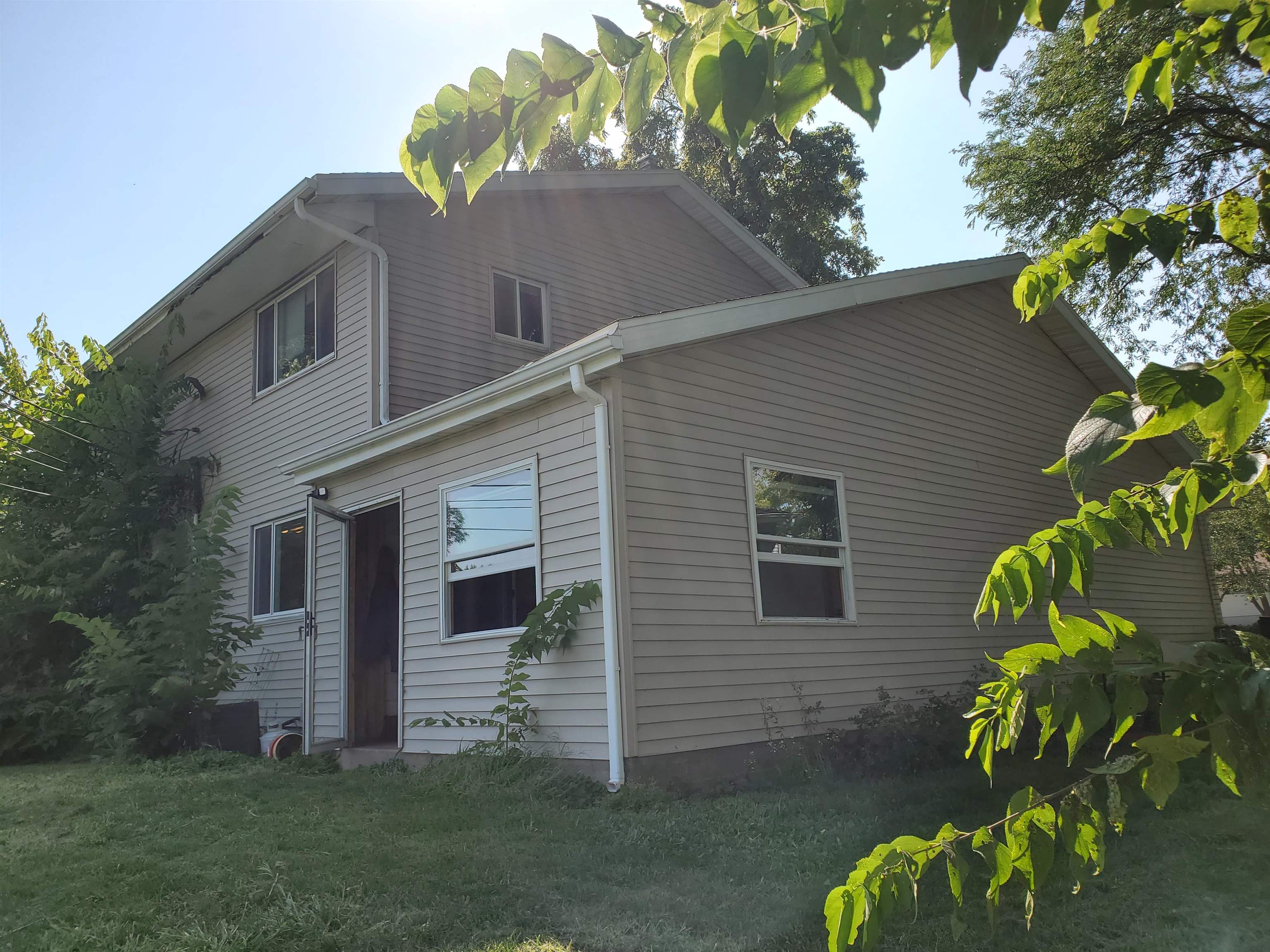 2421 Adler Middleton, WI 53562 - Photo 3 of 38