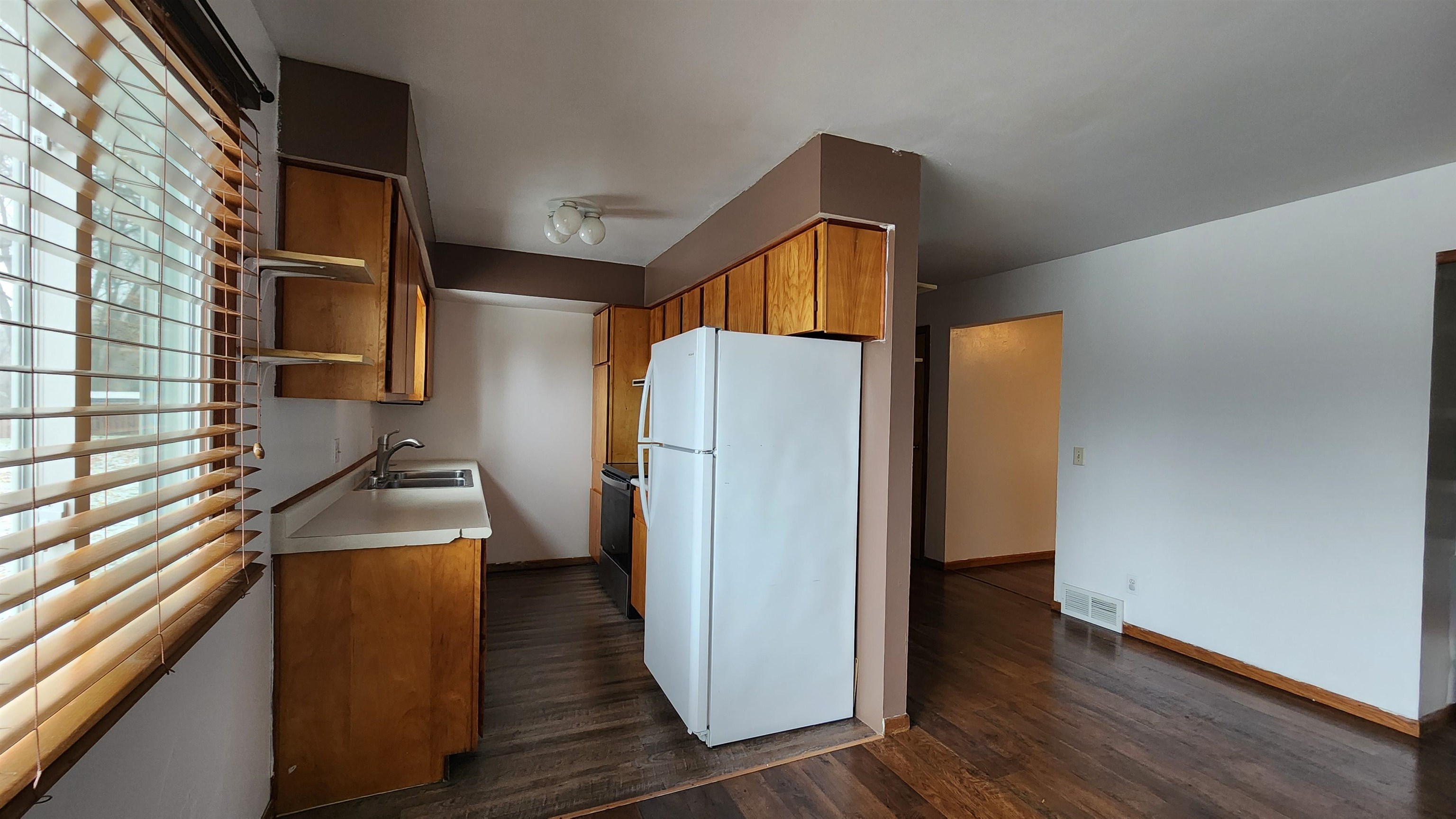 2421 Adler Middleton, WI 53562 - Photo 9 of 38