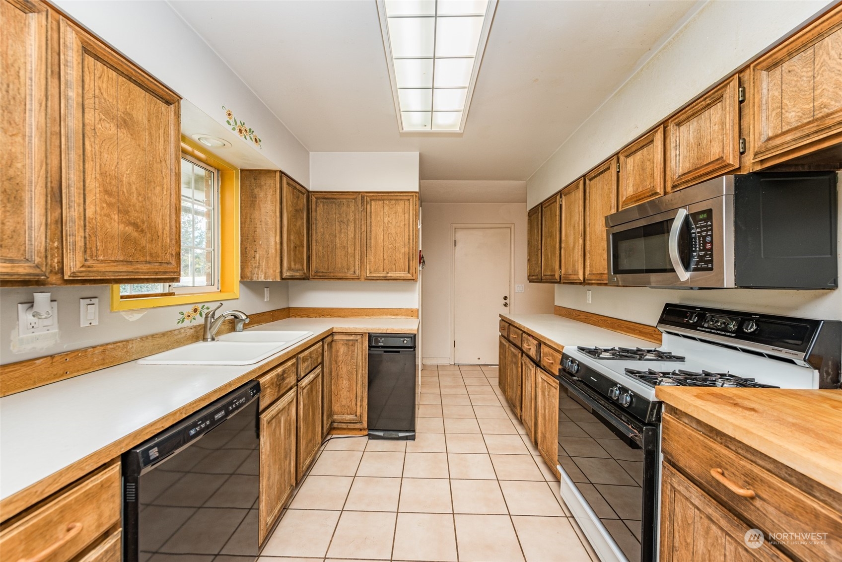 970 River Road Sequim, WA 98382 - Photo 4 of 40 a kitchen with stainless steel appliances a sink stove and cabinets