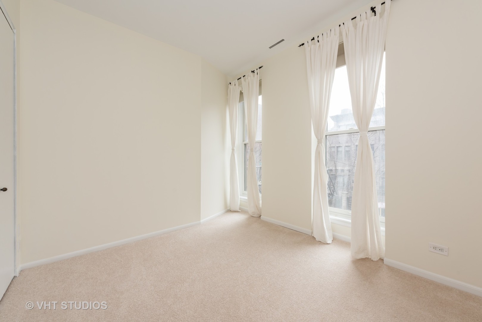 104 West Oak Street, Unit 2W Chicago, IL 60610 - Photo 14 of 17