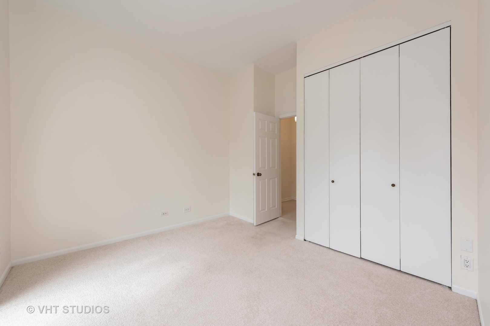 104 West Oak Street, Unit 2W Chicago, IL 60610 - Photo 15 of 17 a view of an empty room