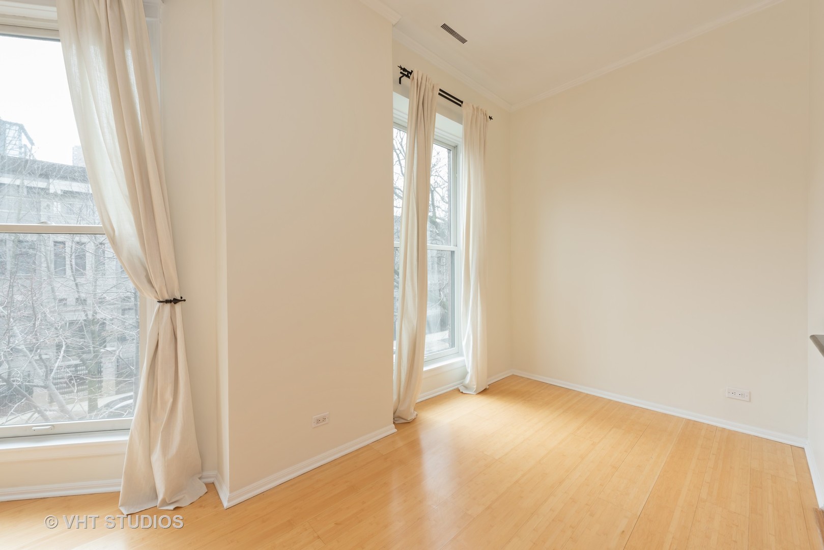 104 West Oak Street, Unit 2W Chicago, IL 60610 - Photo 9 of 17 a view of an empty room