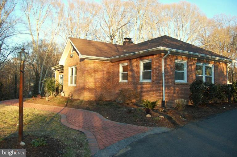 6581 Braddock Road Alexandria, VA 22312 - Photo 1 of 27 Exterior (Main)