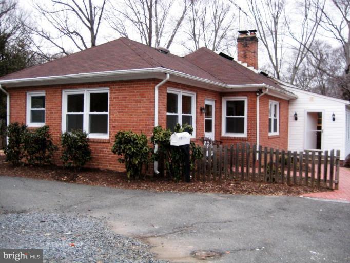 6581 Braddock Road Alexandria, VA 22312 - Photo 2 of 27 Exterior #2