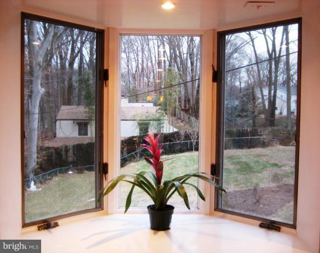 6581 Braddock Road Alexandria, VA 22312 - Photo 11 of 27 Bay Window in Kitchen