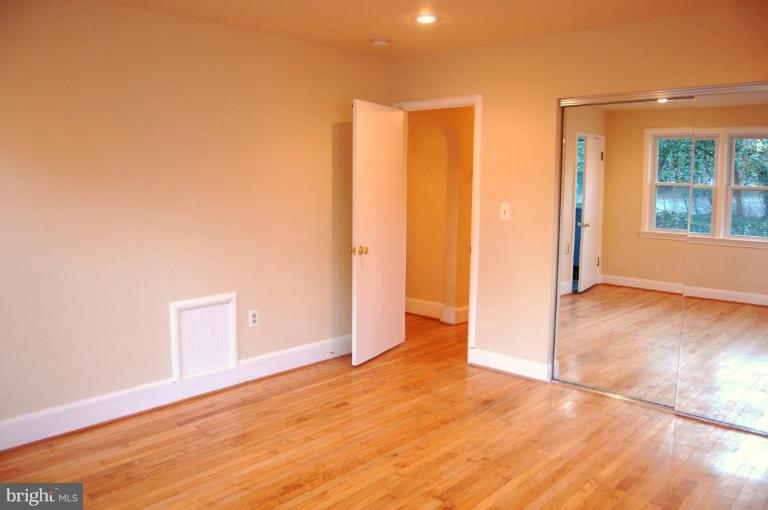 6581 Braddock Road Alexandria, VA 22312 - Photo 13 of 27 Bedroom #1