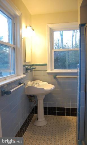 6581 Braddock Road Alexandria, VA 22312 - Photo 16 of 27 Bath #1