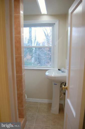 6581 Braddock Road Alexandria, VA 22312 - Photo 21 of 27 Basement Bath