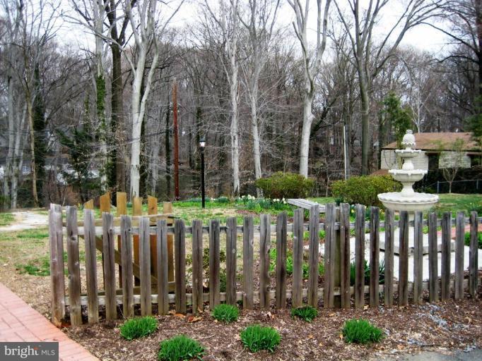 6581 Braddock Road Alexandria, VA 22312 - Photo 26 of 27 Wooded View / Acreage
