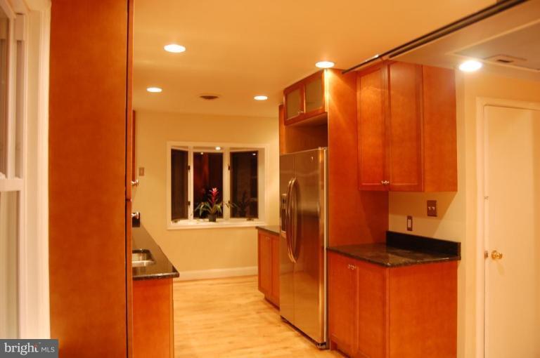 6581 Braddock Road Alexandria, VA 22312 - Photo 10 of 27 Kitchen #3