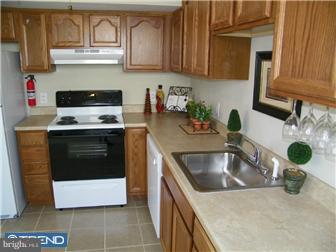 11 Gail Road New Castle, DE 19720 - Photo 3 of 7 Kitchen