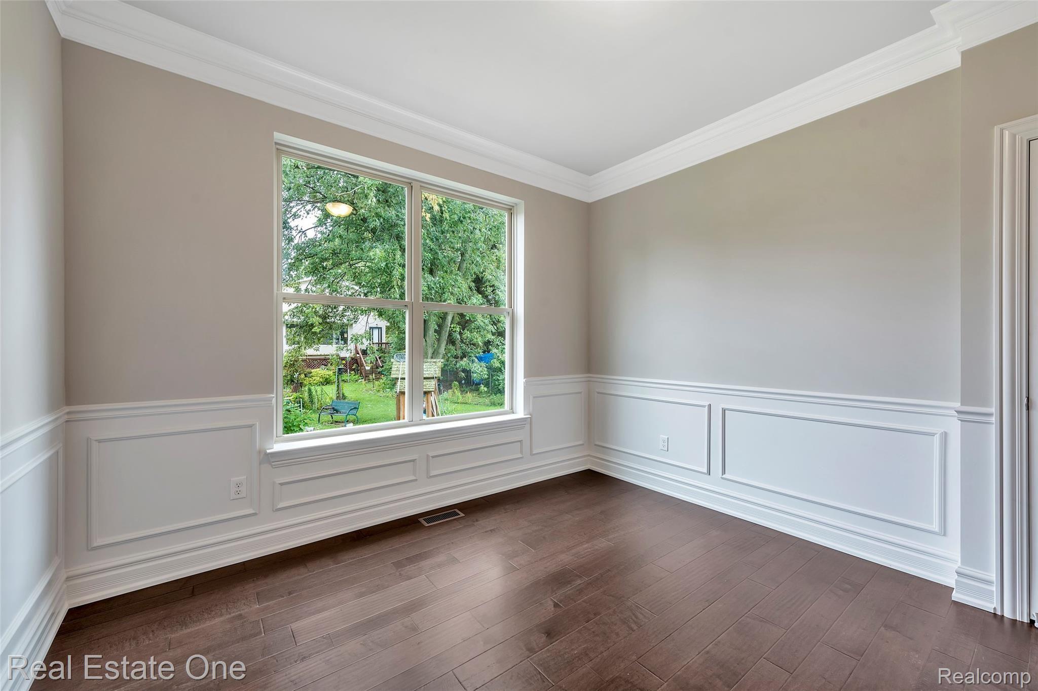 3859 Dearborn Avenue Rochester, MI 48309 - Photo 17 of 32 3859-Dearborn-Ave-Rochester-Hills-48309-WindowStill-Real-Estate-Photography-17.jpg