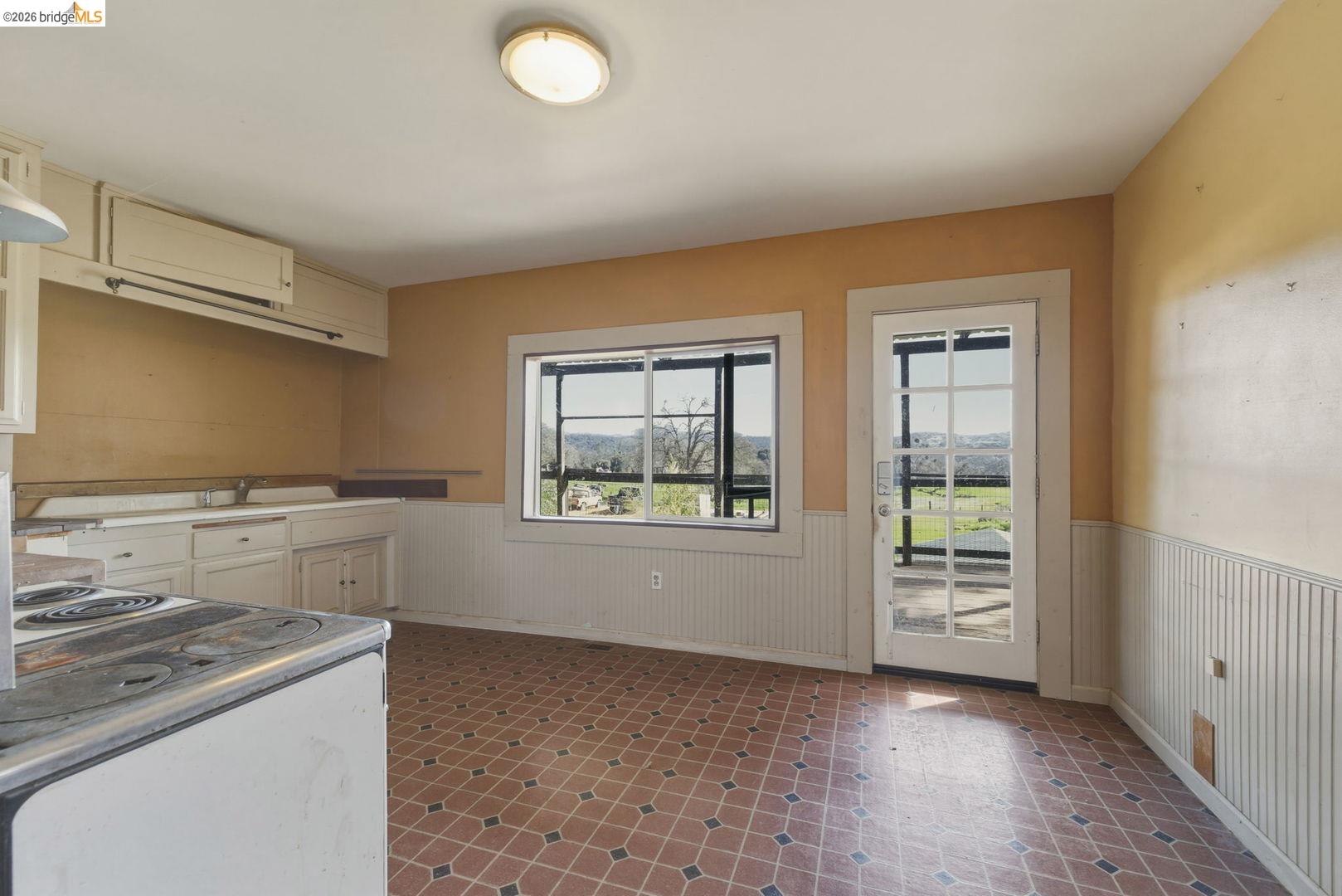 16129 Jacksonville Road Jamestown, CA 95327 - Photo 15 of 39 a view of utility room and window