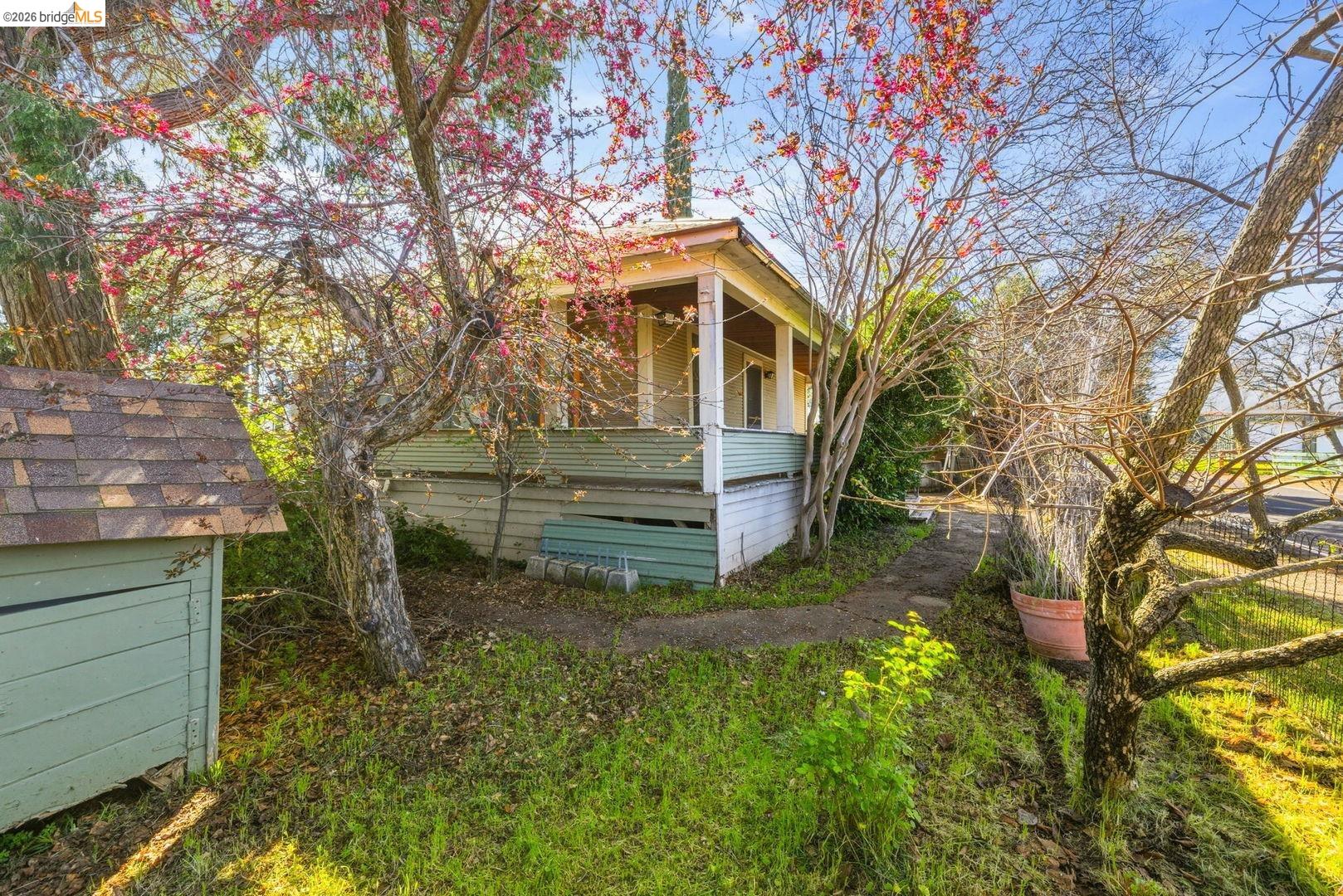 16129 Jacksonville Road Jamestown, CA 95327 - Photo 3 of 39 a front view of a house with a yard