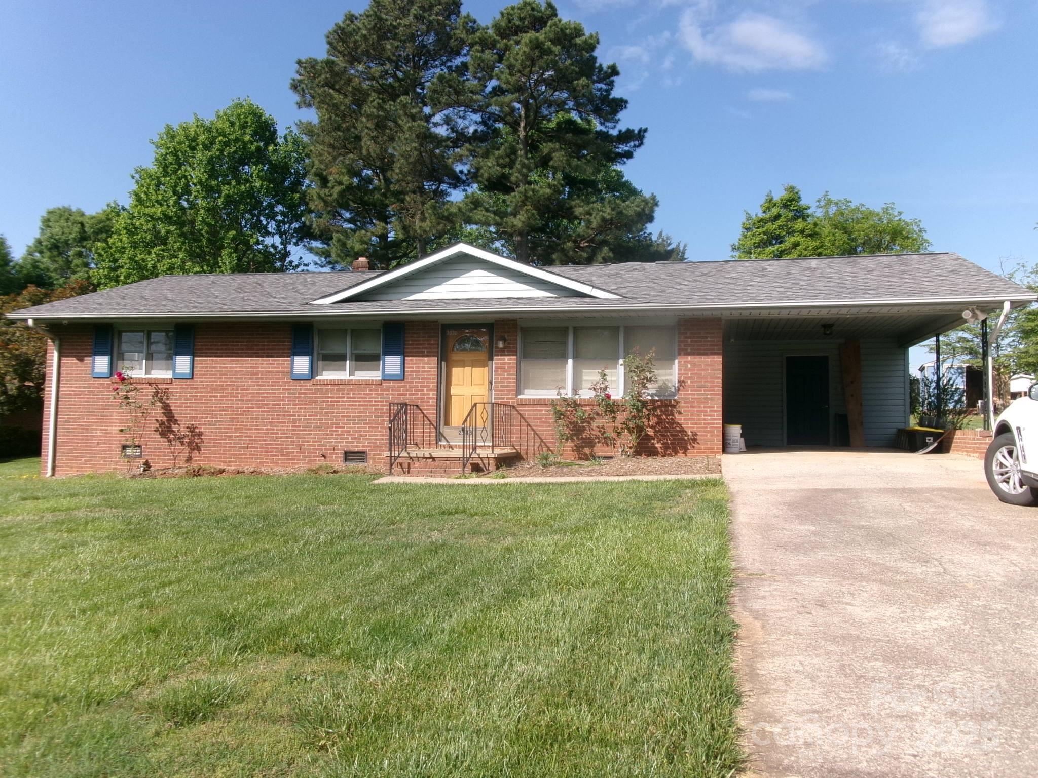 2583 Robinson Road Newton, NC 28658 - Photo 1 of 10 Gallery Image 1