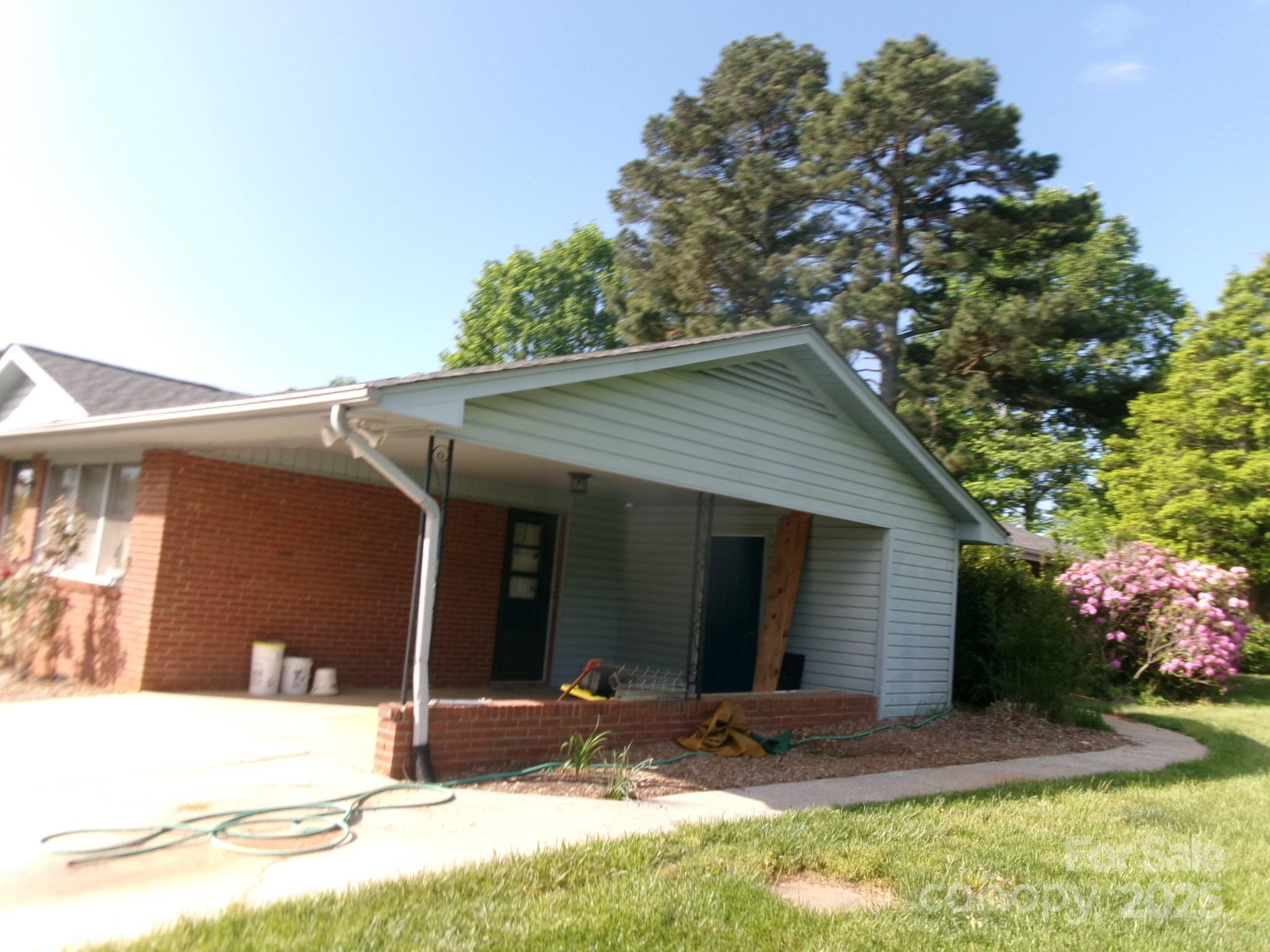 2583 Robinson Road Newton, NC 28658 - Photo 3 of 10 Gallery Image 3