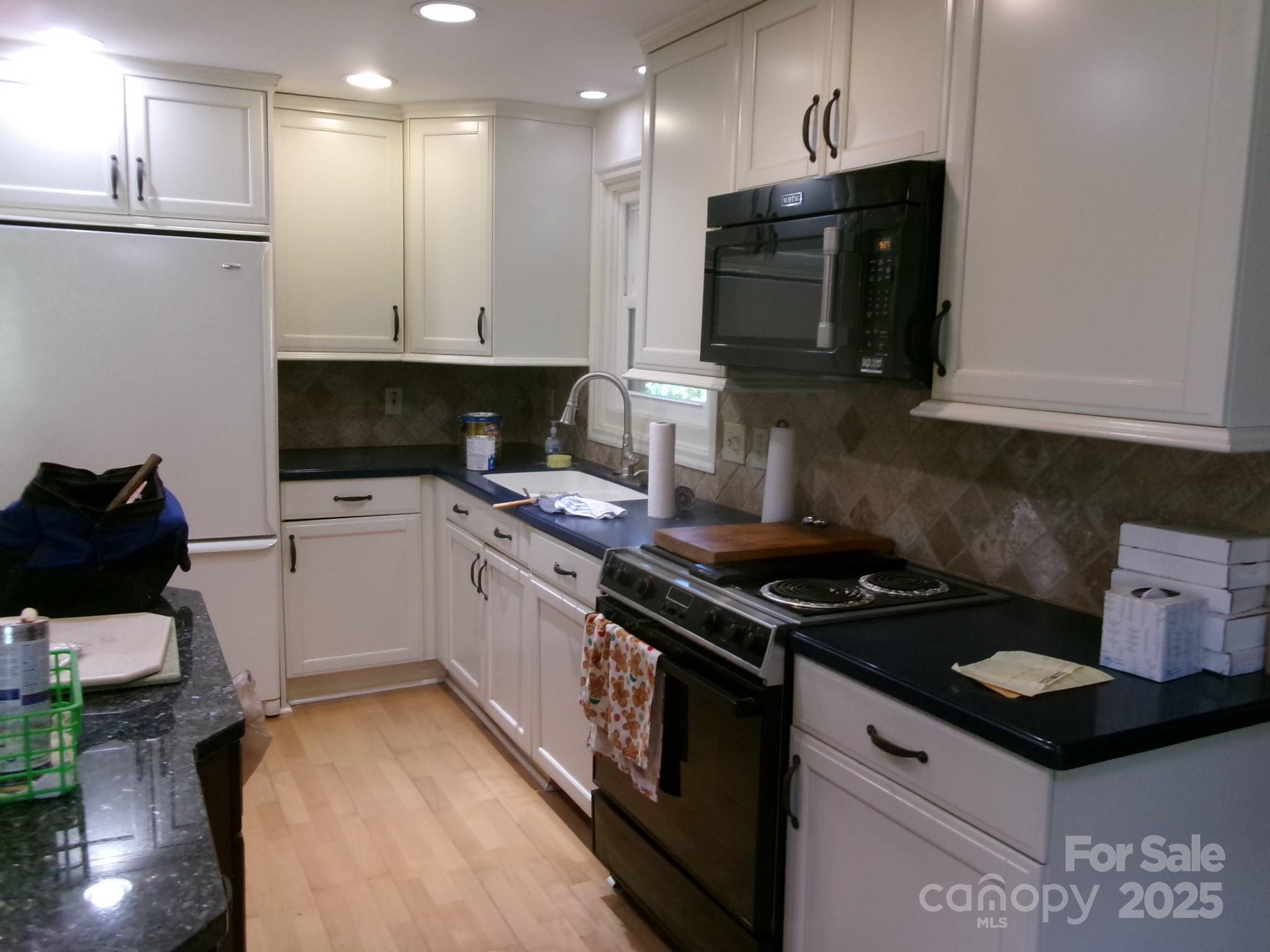 2583 Robinson Road Newton, NC 28658 - Photo 5 of 10 Gallery Image 5