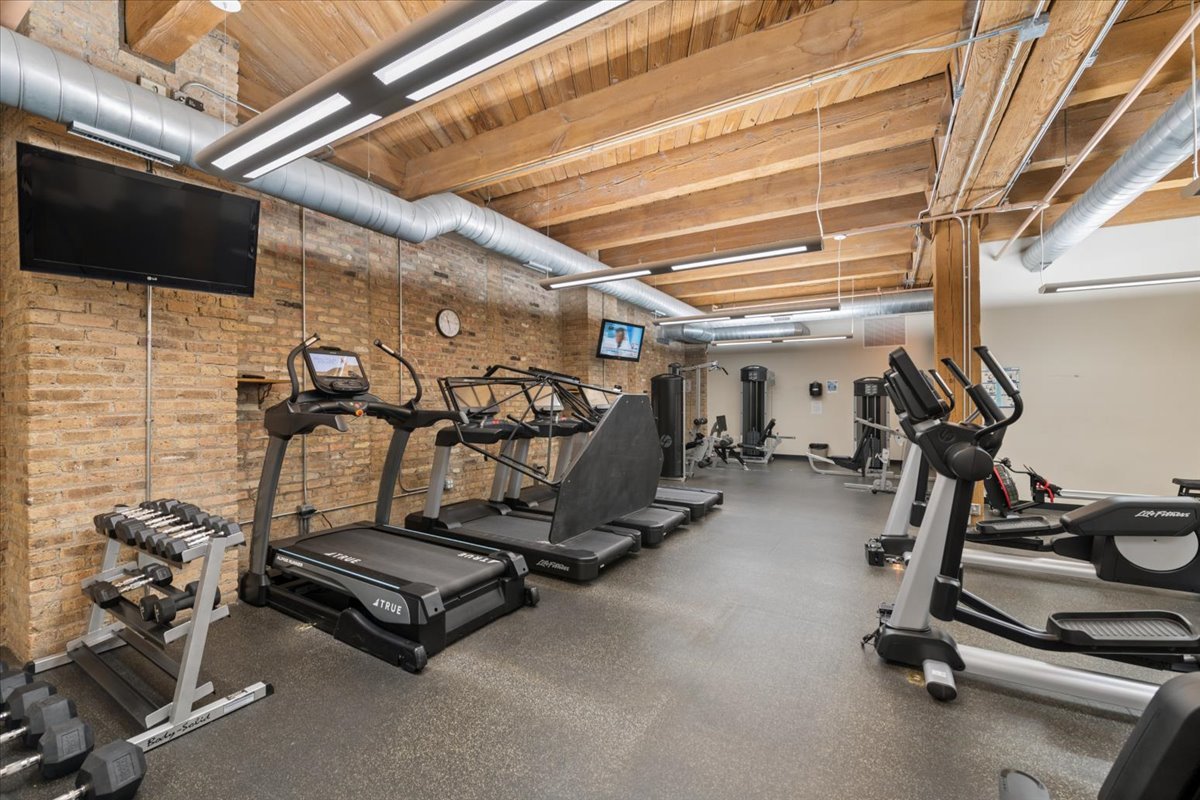 1040 West Adams Street, Unit 402 Chicago, IL 60607 - Photo 15 of 20