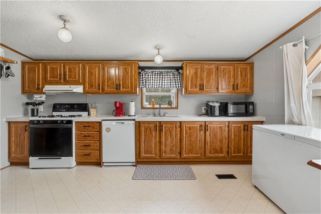 1201 Pecan Odessa, MO 64076 - Photo 14 of 34
