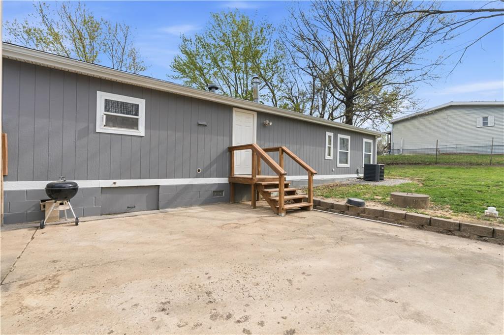 1201 Pecan Odessa, MO 64076 - Photo 25 of 34